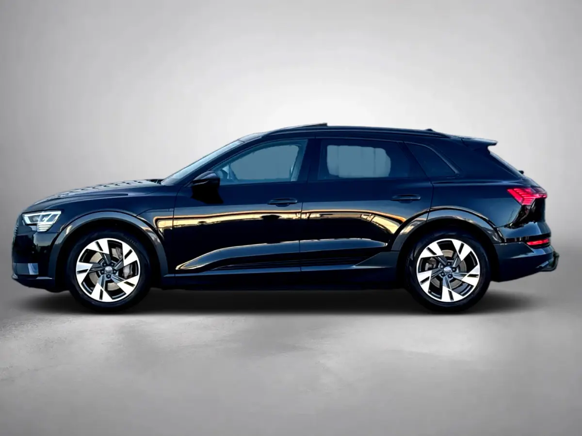 E-tron 55 quattro 95 kWh (Goed OndH, Panorama, Carplay, Trekhaak, Lane Assist, StoelV, Camera, Addapt Cruise, Etc)
