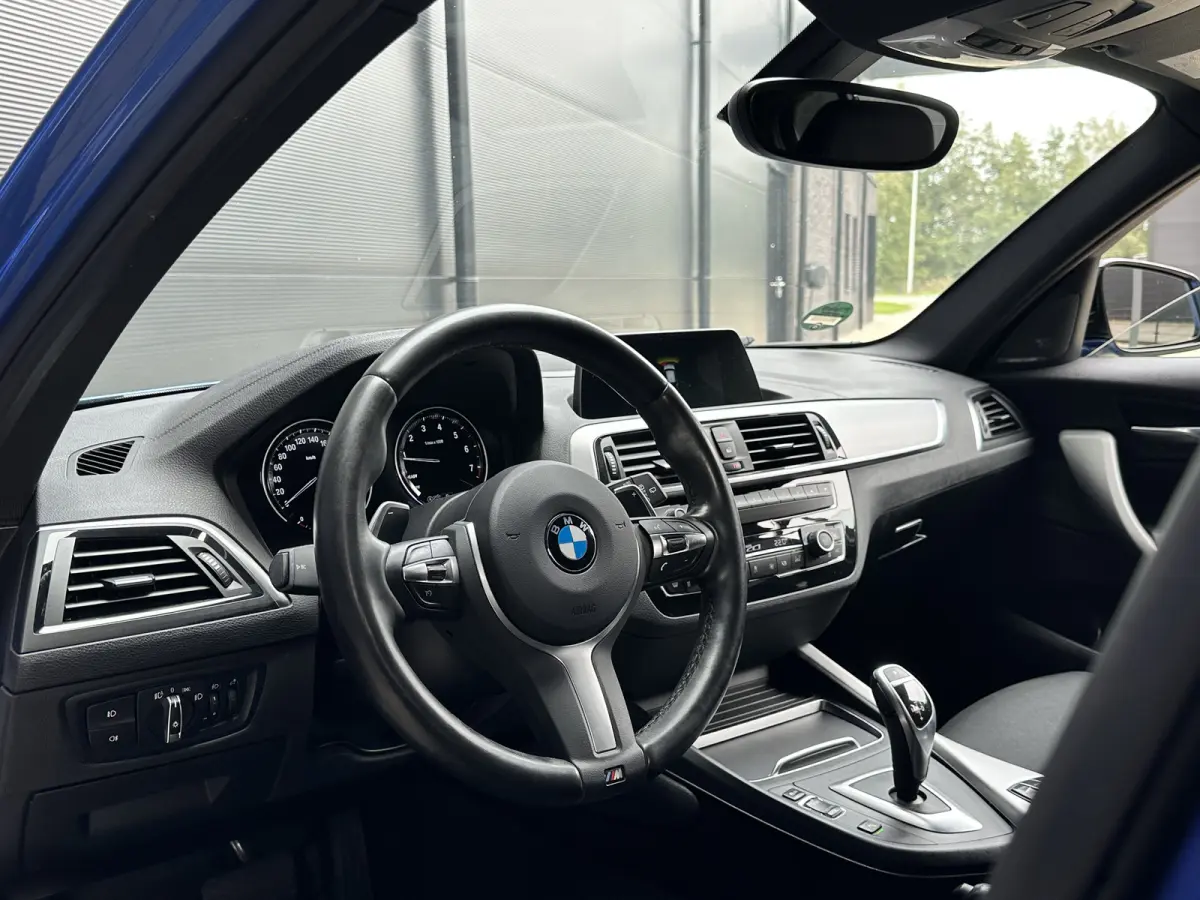 120i LCI | AUT | M-SPORT | Harman Kardon | 5-Deurs | LED | Navi PRO |