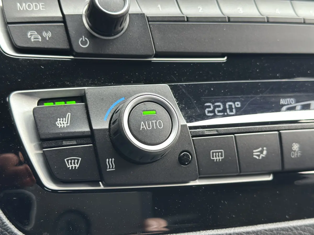 120i LCI | AUT | M-SPORT | Harman Kardon | 5-Deurs | LED | Navi PRO |