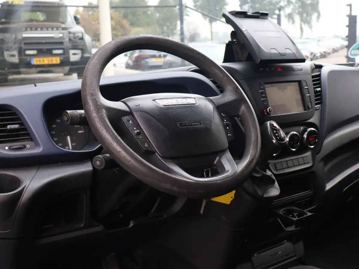35C18V 3.0 180 PK AUT8 6-PERS DUBBEL CABINE EURO 6 | 3500 KG TREKHAAK | CAMERA | CRUISE | CLIMATE CONTROL | NAVIGATIE
