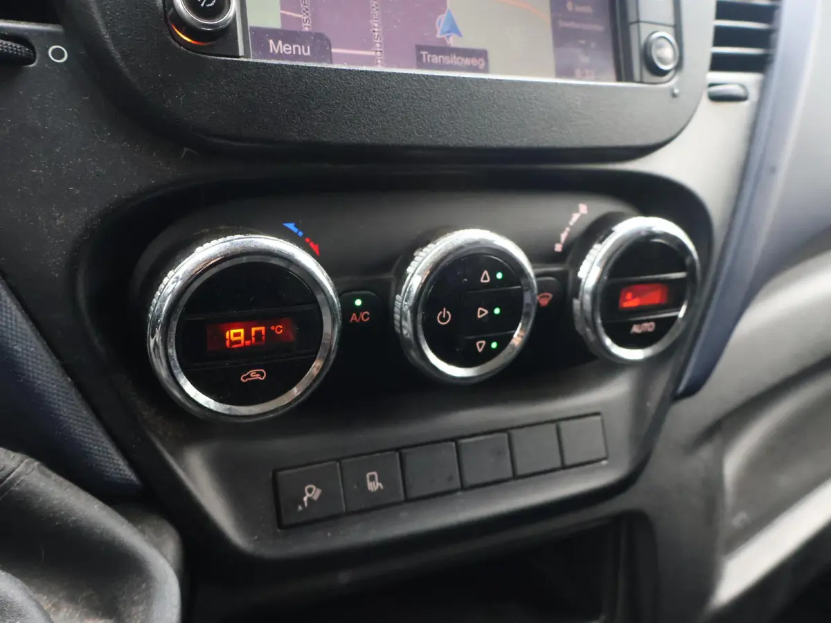 35C18V 3.0 180 PK AUT8 6-PERS DUBBEL CABINE EURO 6 | 3500 KG TREKHAAK | CAMERA | CRUISE | CLIMATE CONTROL | NAVIGATIE