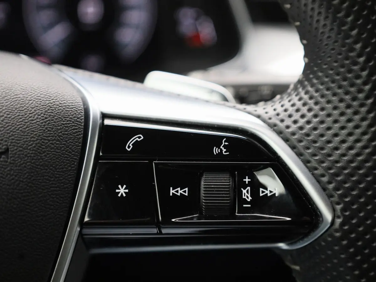 55 TFSI e quattro Competition | S-Line | Apple Carplay / Android Auto | Achteruitrijcamera | Parkeersensoren | Stoelverwarming |