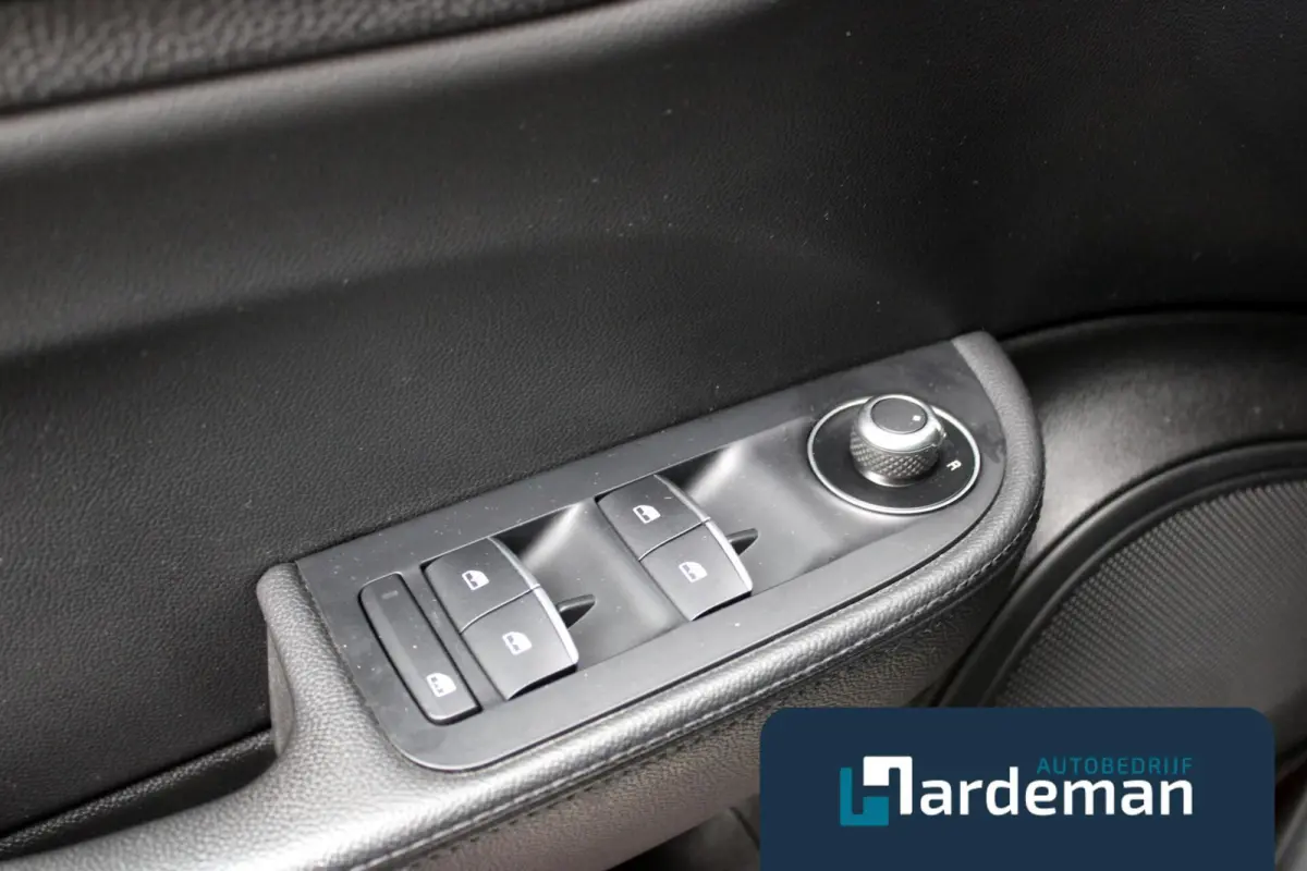 2.2 Leder Navi zeer netjes.