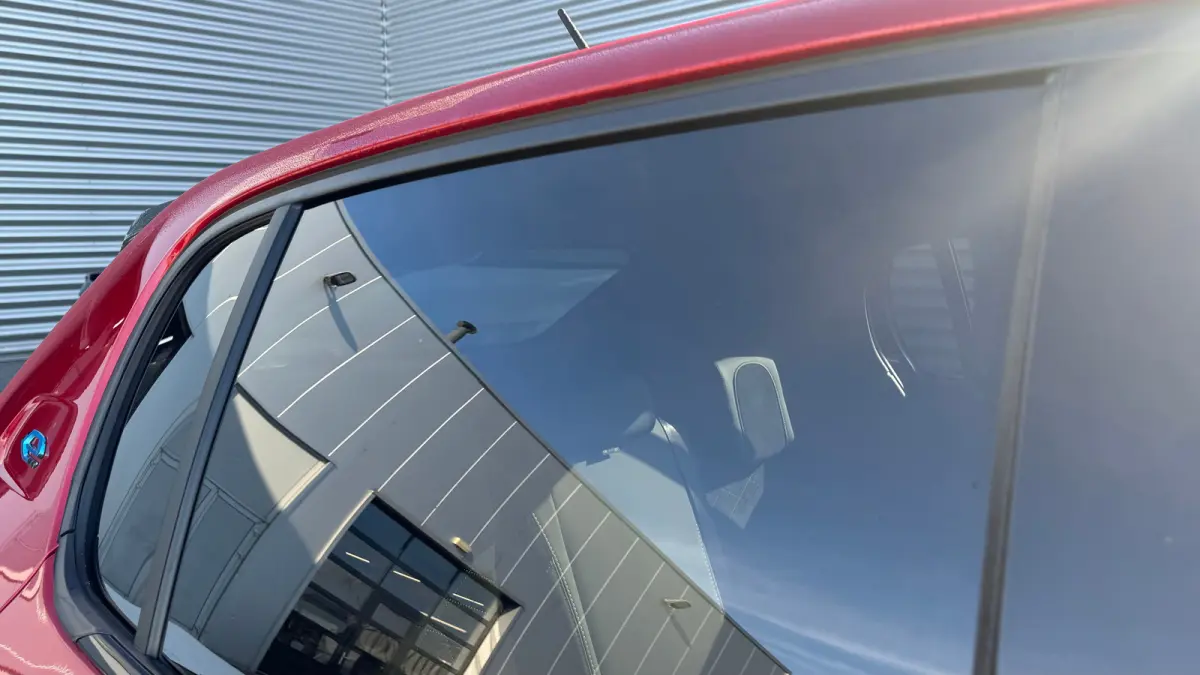 EV 136PK GT PACK AUTOMAAT / SOH 93% / NAVI / LEDER / CLIMA / PDC / 17" LMV / CAMERA / ALCANTARA / PANO. DAK / KEYLESS / I-COCKPIT / FULL-LED / 1E EIGENAAR !!
