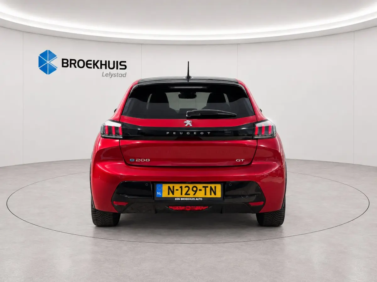 EV 136PK GT PACK AUTOMAAT / SOH 93% / NAVI / LEDER / CLIMA / PDC / 17" LMV / CAMERA / ALCANTARA / PANO. DAK / KEYLESS / I-COCKPIT / FULL-LED / 1E EIGENAAR !!