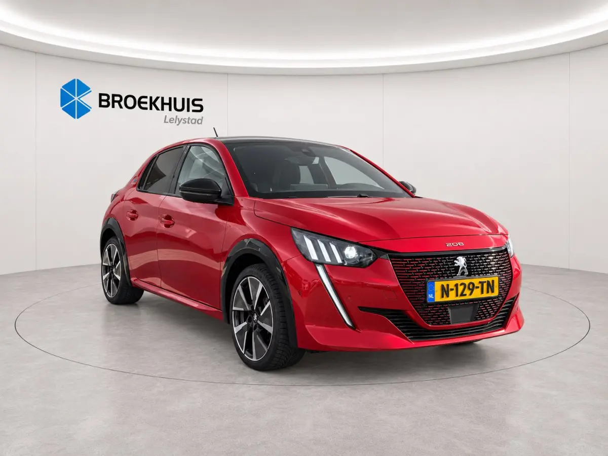 EV 136PK GT PACK AUTOMAAT / SOH 93% / NAVI / LEDER / CLIMA / PDC / 17" LMV / CAMERA / ALCANTARA / PANO. DAK / KEYLESS / I-COCKPIT / FULL-LED / 1E EIGENAAR !!
