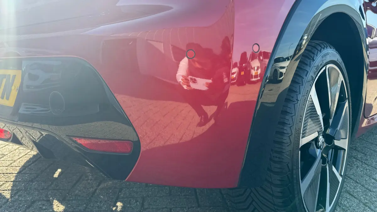 EV 136PK GT PACK AUTOMAAT / SOH 93% / NAVI / LEDER / CLIMA / PDC / 17" LMV / CAMERA / ALCANTARA / PANO. DAK / KEYLESS / I-COCKPIT / FULL-LED / 1E EIGENAAR !!