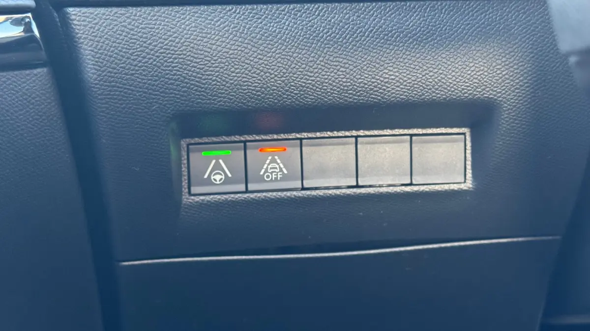 EV 136PK GT PACK AUTOMAAT / SOH 93% / NAVI / LEDER / CLIMA / PDC / 17" LMV / CAMERA / ALCANTARA / PANO. DAK / KEYLESS / I-COCKPIT / FULL-LED / 1E EIGENAAR !!