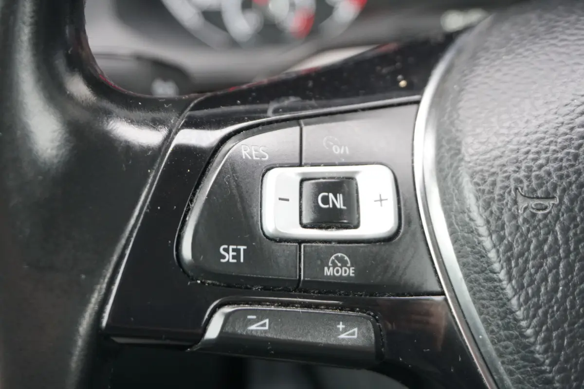 1.0 TSI Highline DSG | STOELVERW. | PDC V+A | CLIMA | CARPLAY |