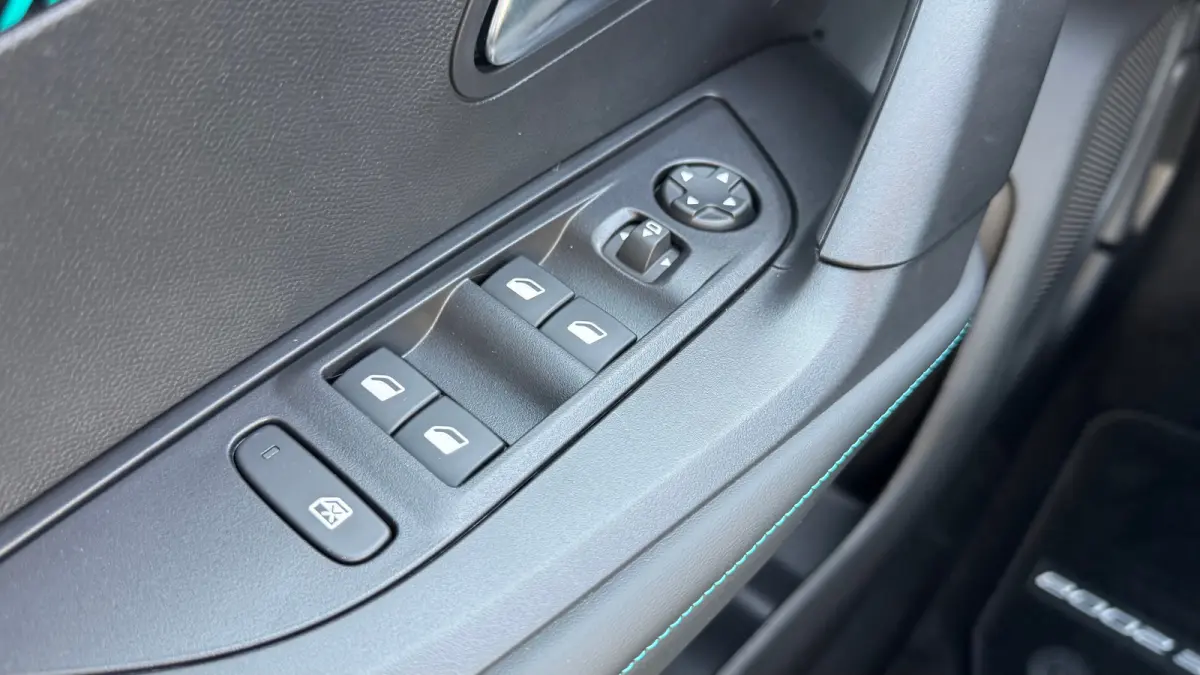 Envy | Active Safety Brake met camera en radar (automatisch noodremsysteem) met Distance Alert (waarschuwing dreigende aanrijding) | Advanced Active Safety Brake met camera en radar | Climat