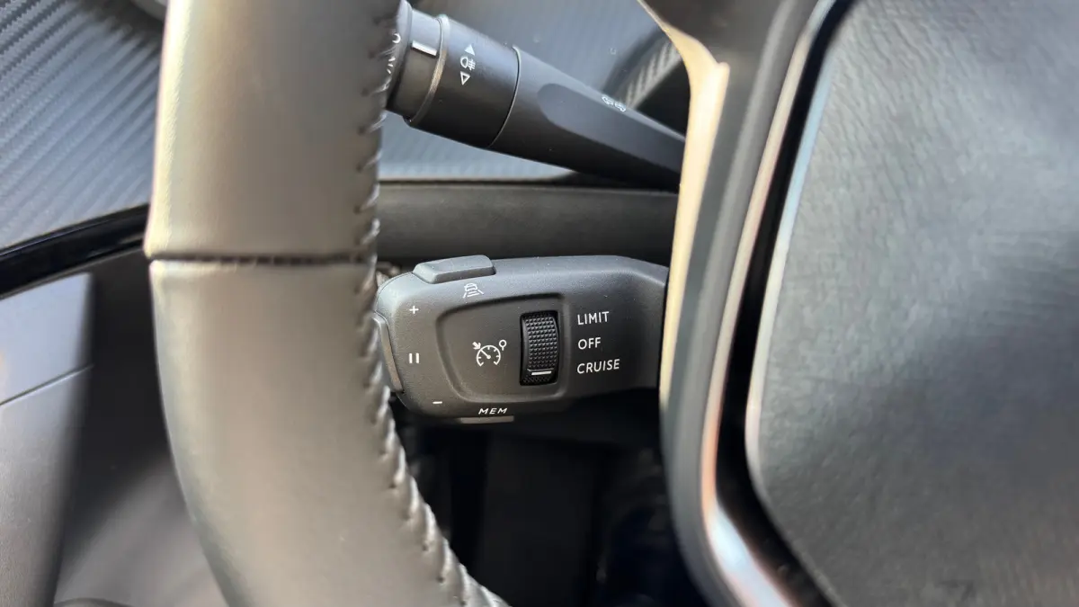 Envy | Active Safety Brake met camera en radar (automatisch noodremsysteem) met Distance Alert (waarschuwing dreigende aanrijding) | Advanced Active Safety Brake met camera en radar | Climat