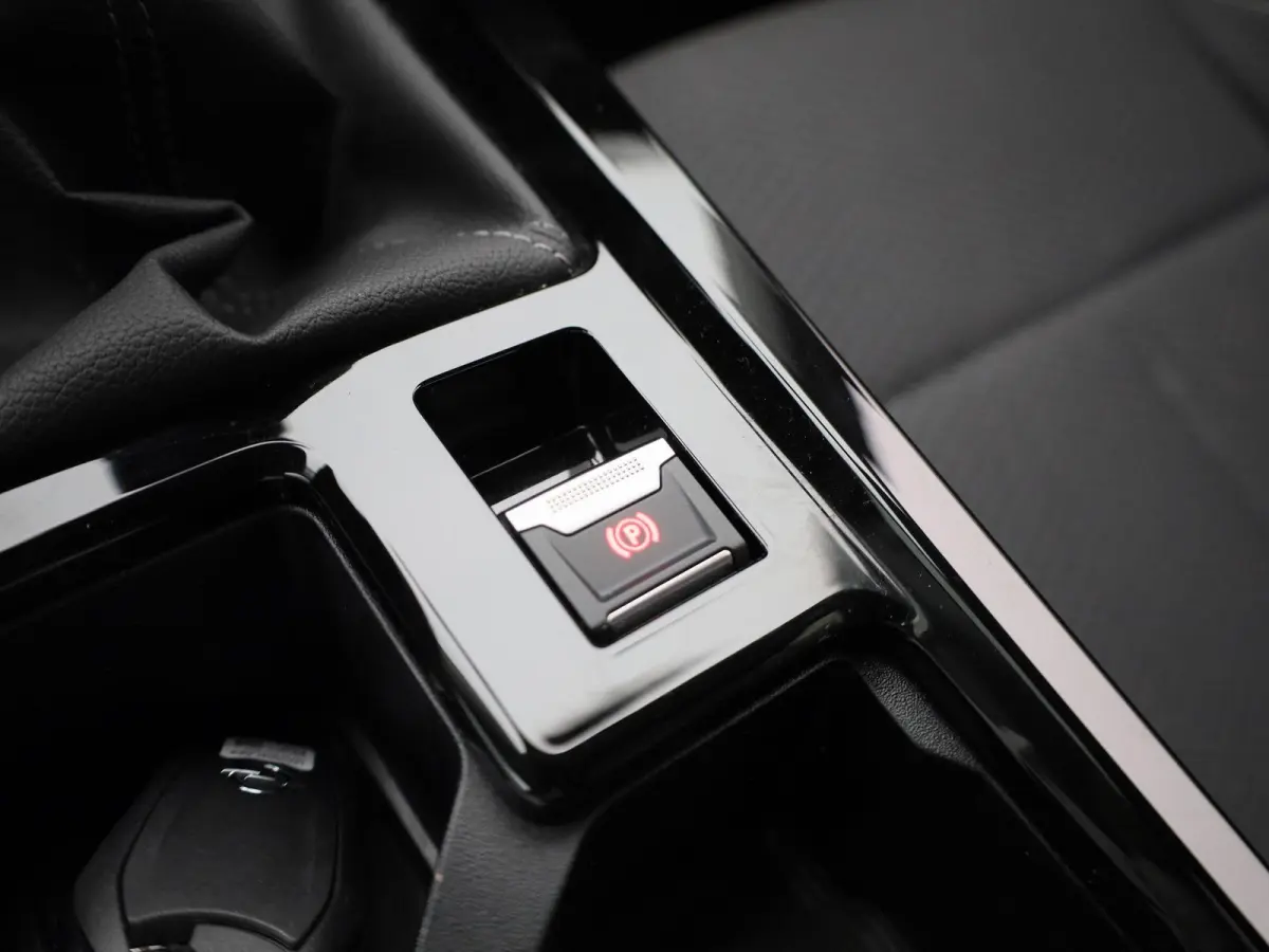 1.2 Business Edition | Apple Carplay / Android Auto | Lichtmetalen Velgen | Privacy Glass | Trekhaak Afneembaar |