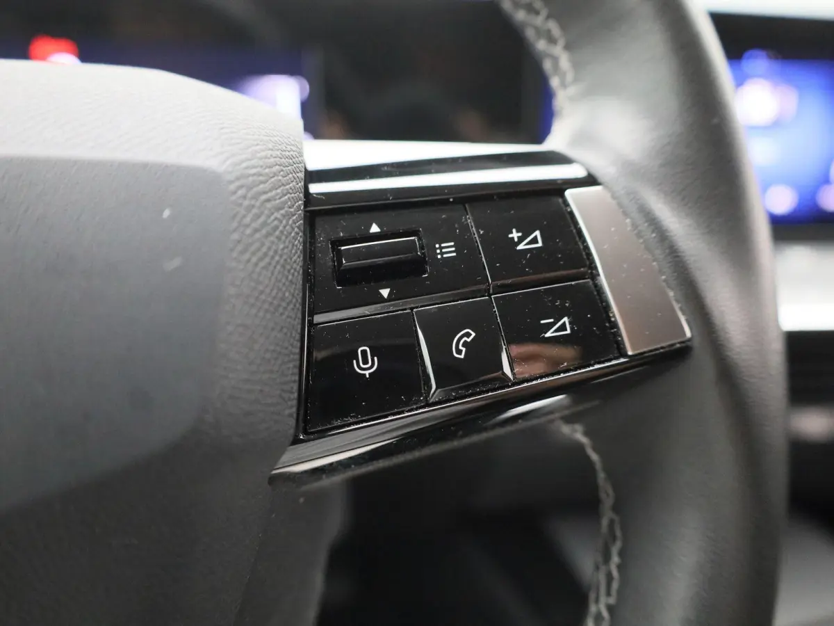 1.2 Business Edition | Apple Carplay / Android Auto | Lichtmetalen Velgen | Privacy Glass | Trekhaak Afneembaar |