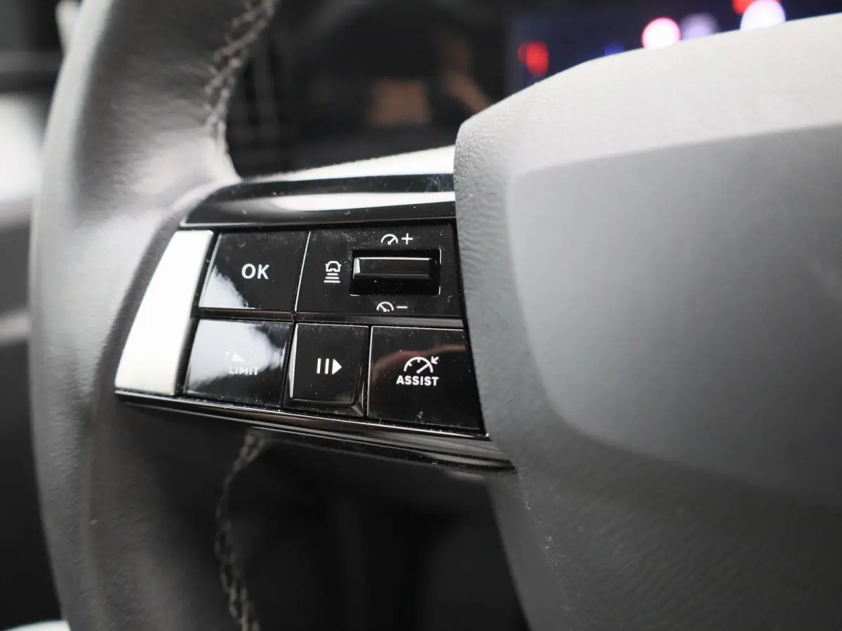 1.2 Business Edition | Apple Carplay / Android Auto | Lichtmetalen Velgen | Privacy Glass | Trekhaak Afneembaar |