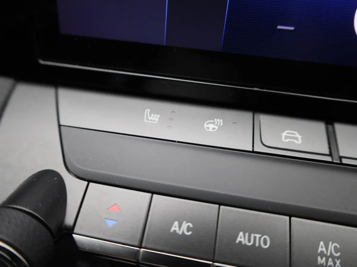 1.2 Business Edition | Apple Carplay / Android Auto | Lichtmetalen Velgen | Privacy Glass | Trekhaak Afneembaar |