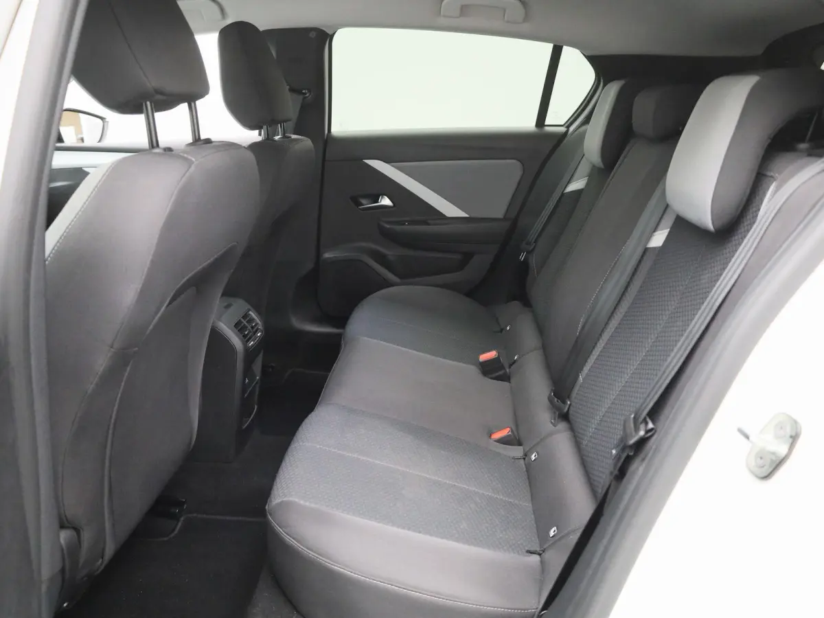 1.2 Business Edition | Apple Carplay / Android Auto | Lichtmetalen Velgen | Privacy Glass | Trekhaak Afneembaar |