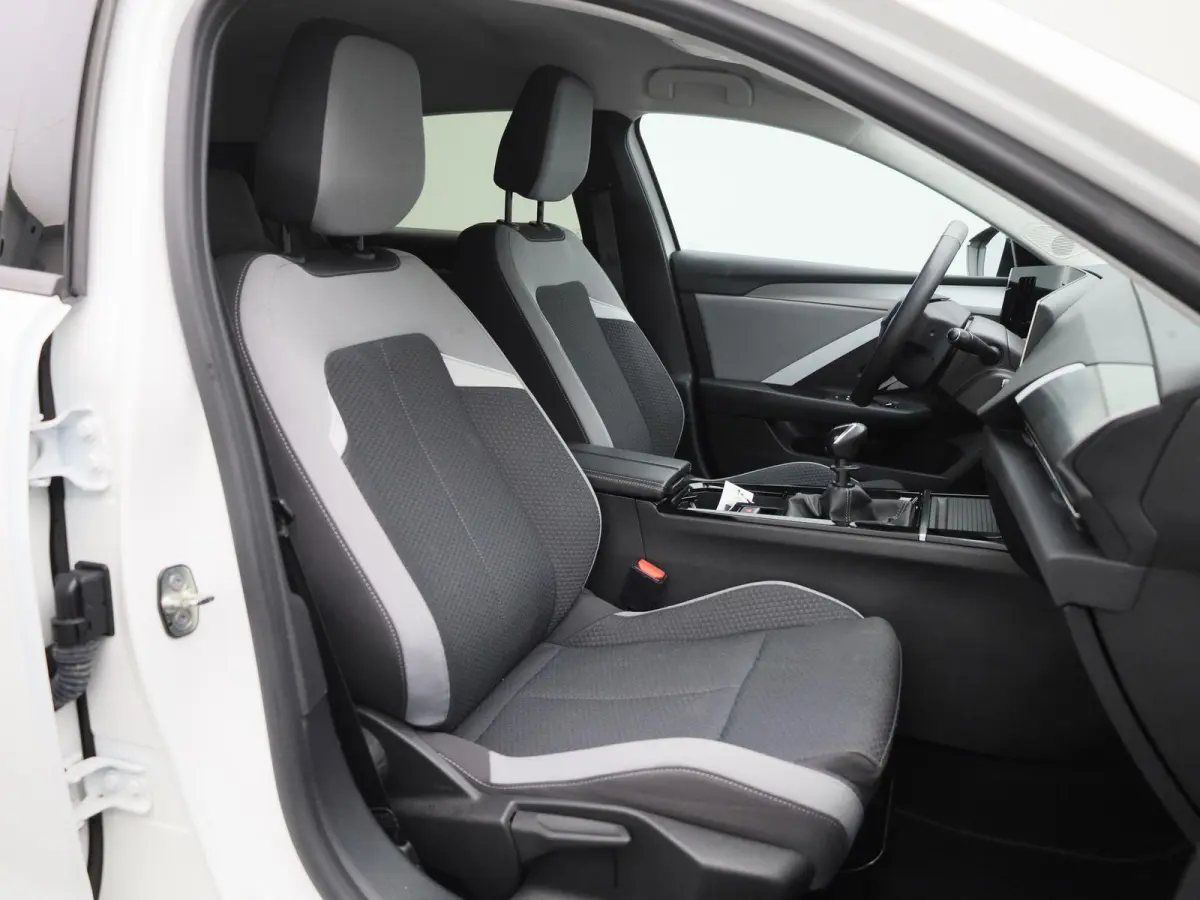 1.2 Business Edition | Apple Carplay / Android Auto | Lichtmetalen Velgen | Privacy Glass | Trekhaak Afneembaar |