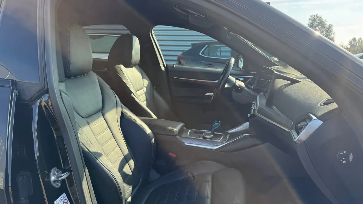M50 84KWH 544PK HIGH EXECUTIVE M-SPORT SOH 92,96% / NAVI / LEDER / LASER-LED / CLIMA / PDC / 19" LMV / 360 CAMERA / APPLE CARPLAY / MEMORY SEATS / ELEKTR. TREKHAAK / KEYLESS / ADAP.T CRUISEC