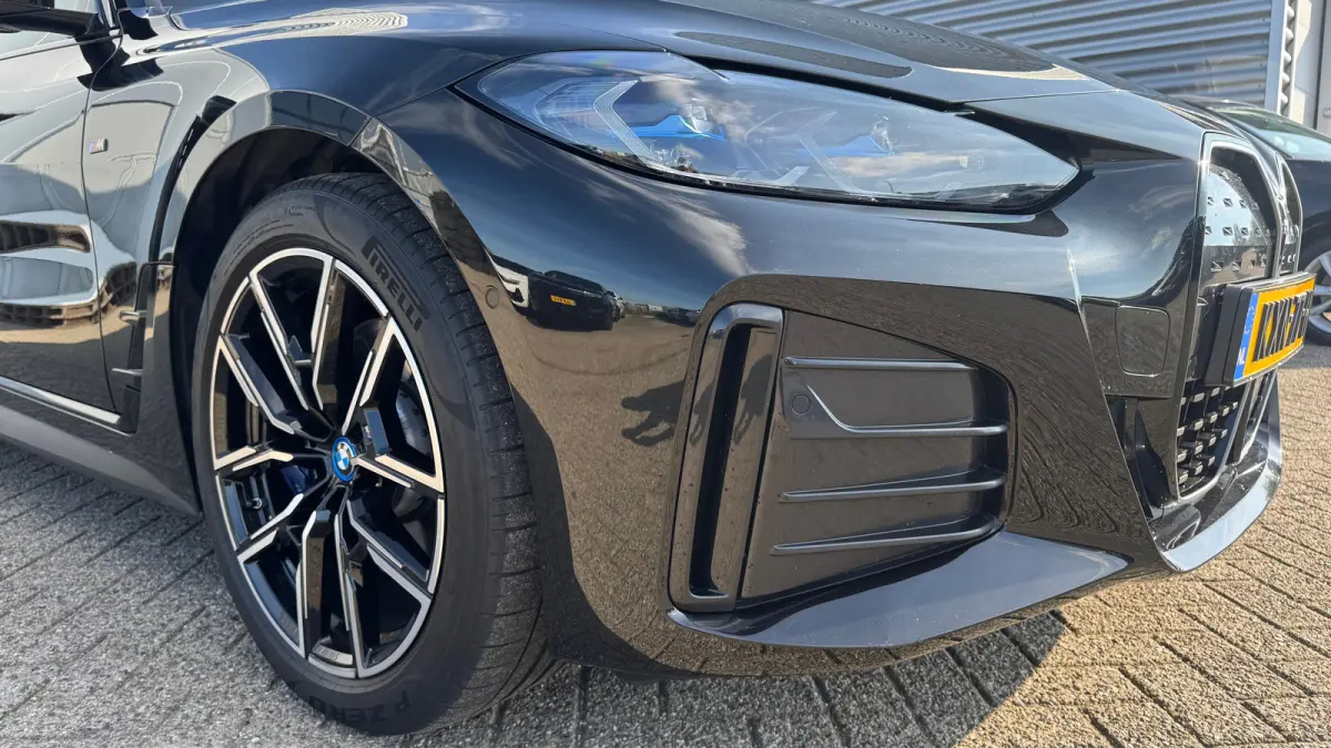 M50 84KWH 544PK HIGH EXECUTIVE M-SPORT SOH 92,96% / NAVI / LEDER / LASER-LED / CLIMA / PDC / 19" LMV / 360 CAMERA / APPLE CARPLAY / MEMORY SEATS / ELEKTR. TREKHAAK / KEYLESS / ADAP.T CRUISEC