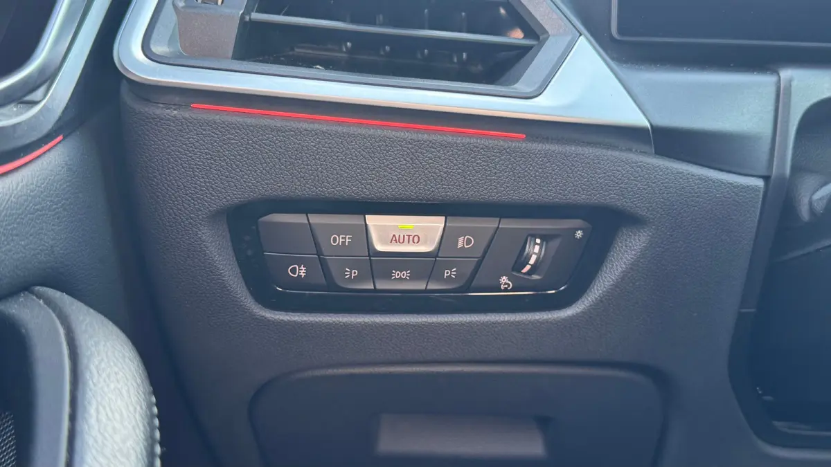 M50 84KWH 544PK HIGH EXECUTIVE M-SPORT SOH 92,96% / NAVI / LEDER / LASER-LED / CLIMA / PDC / 19" LMV / 360 CAMERA / APPLE CARPLAY / MEMORY SEATS / ELEKTR. TREKHAAK / KEYLESS / ADAP.T CRUISEC