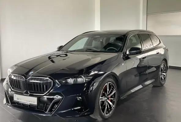 540d xDrive M-SPORT Pro ** LED, PANORAMA, LEDER, 20-inch LMV, ICONIC GLOW, TREKH ** Ex BMW - € 42.900 onder NP ** ** INFORMEER OOK NAAR ONZE AANTREKKELIJKE FINANCIAL-LEASE TARIEVEN **