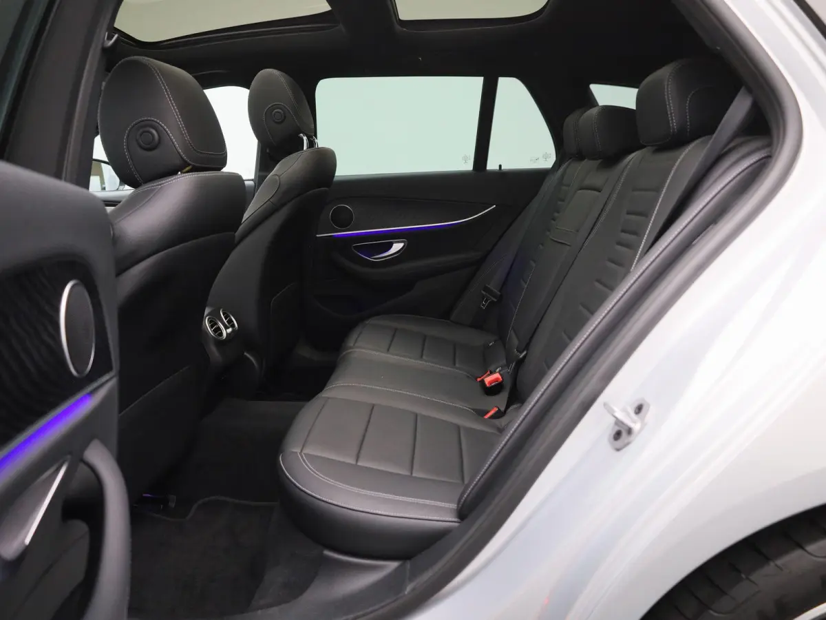 200 Business Solution Sport | Panoramadak | Apple Carplay / Android Auto | Sfeerverlichting | 360 Camera | Trekhaak | Parkeersensoren |
