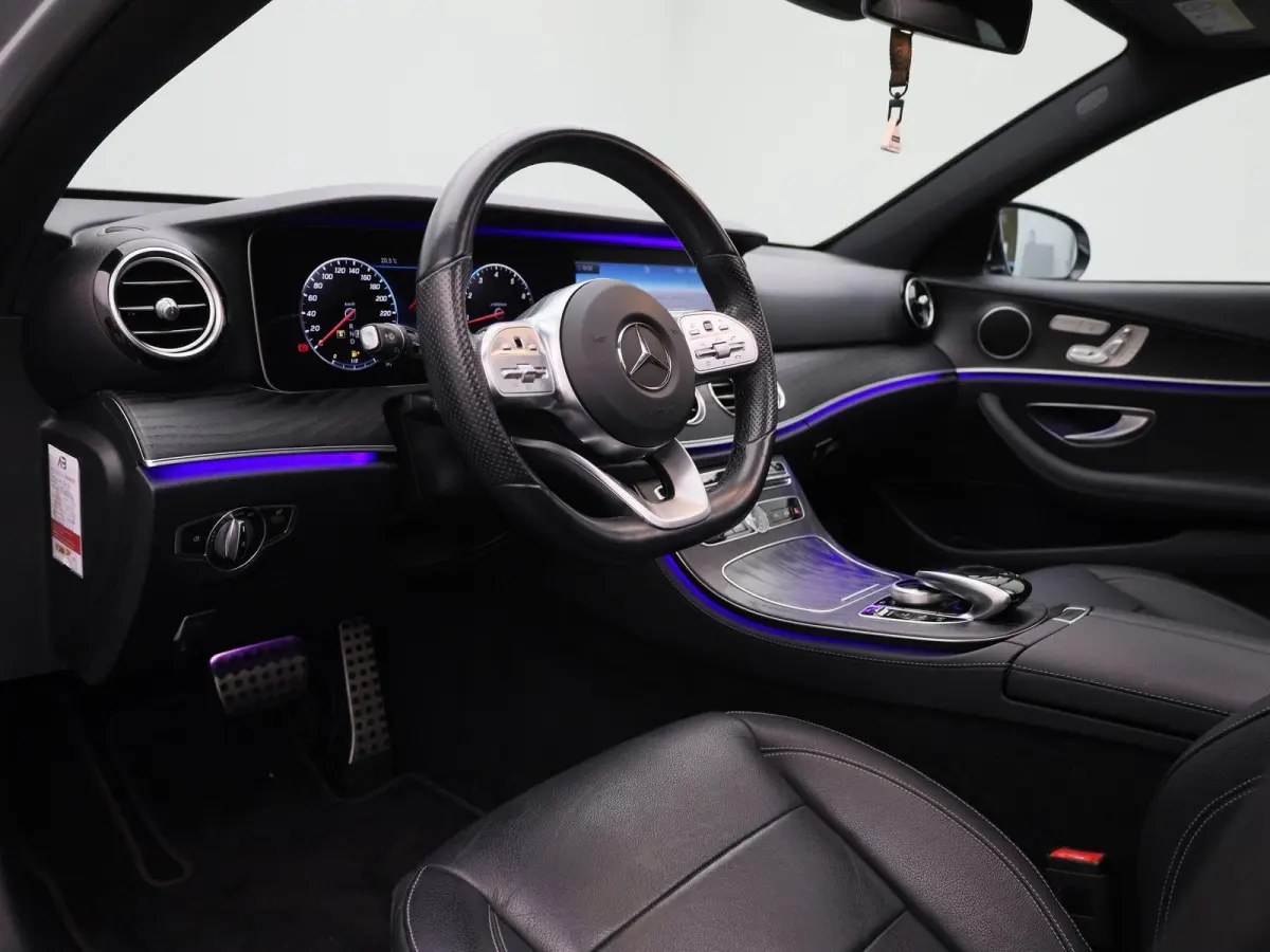 200 Business Solution Sport | Panoramadak | Apple Carplay / Android Auto | Sfeerverlichting | 360 Camera | Trekhaak | Parkeersensoren |