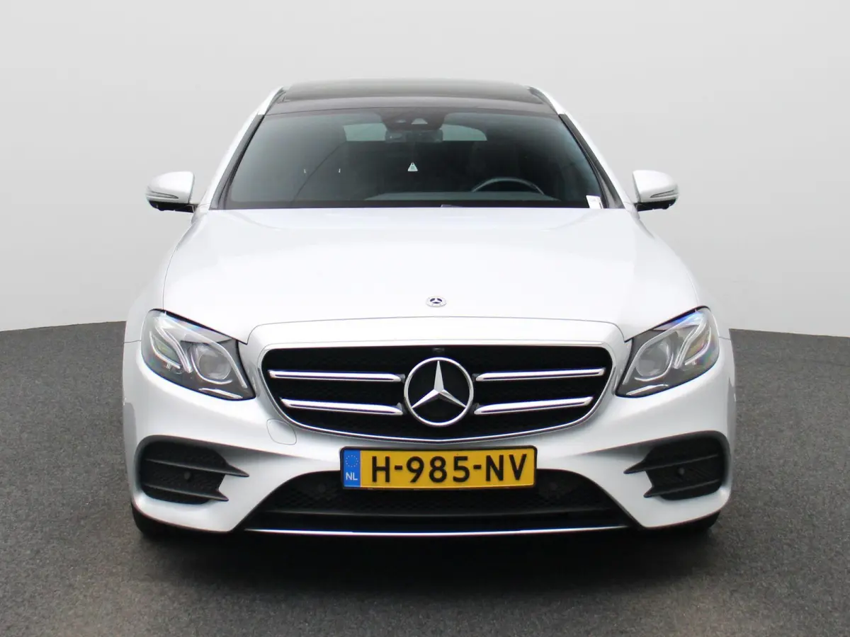 200 Business Solution Sport | Panoramadak | Apple Carplay / Android Auto | Sfeerverlichting | 360 Camera | Trekhaak | Parkeersensoren |