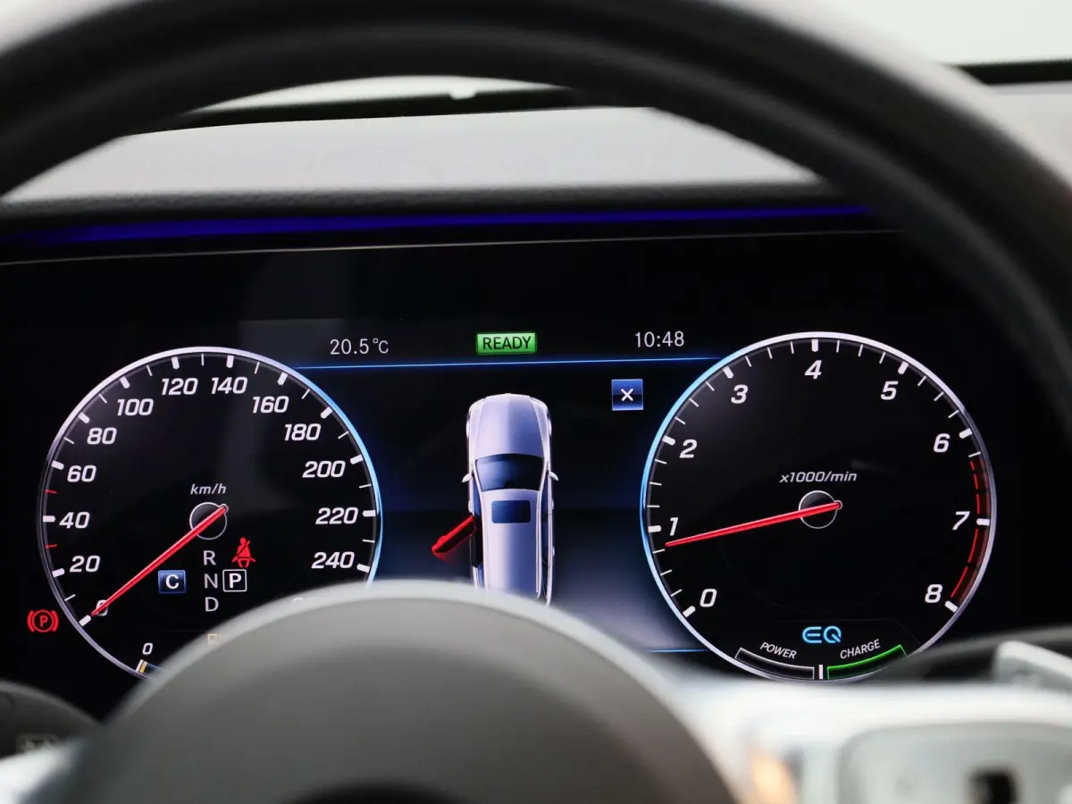 200 Business Solution Sport | Panoramadak | Apple Carplay / Android Auto | Sfeerverlichting | 360 Camera | Trekhaak | Parkeersensoren |
