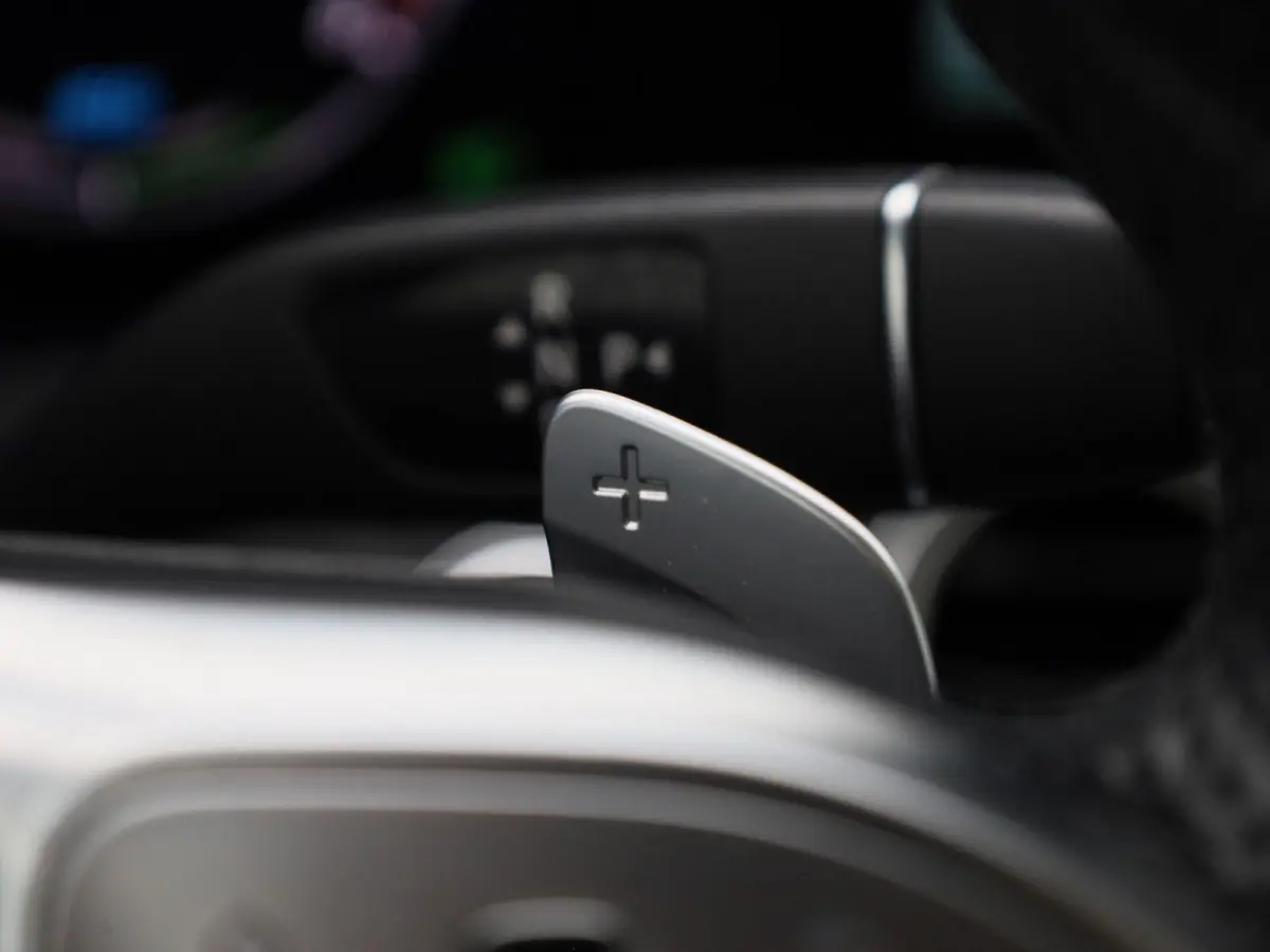 200 Business Solution Sport | Panoramadak | Apple Carplay / Android Auto | Sfeerverlichting | 360 Camera | Trekhaak | Parkeersensoren |