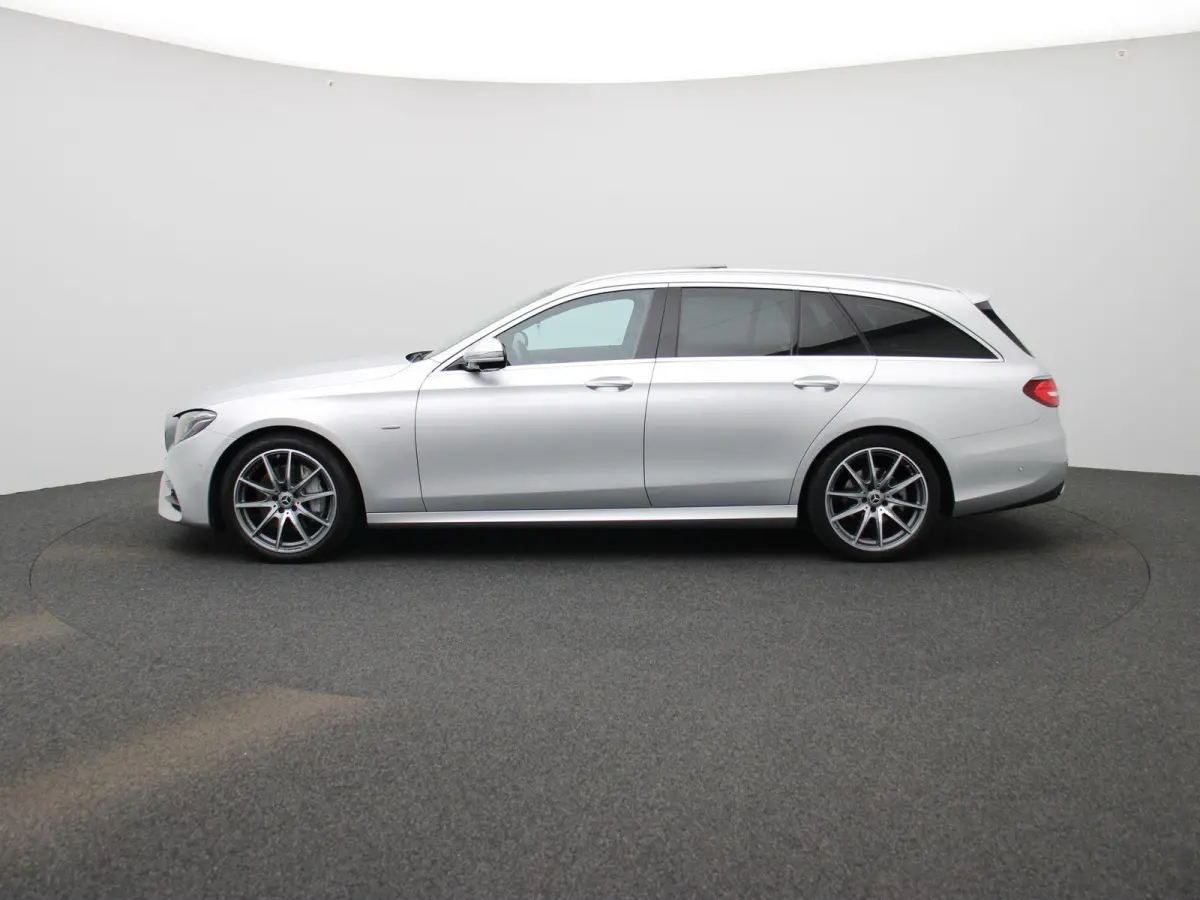 200 Business Solution Sport | Panoramadak | Apple Carplay / Android Auto | Sfeerverlichting | 360 Camera | Trekhaak | Parkeersensoren |