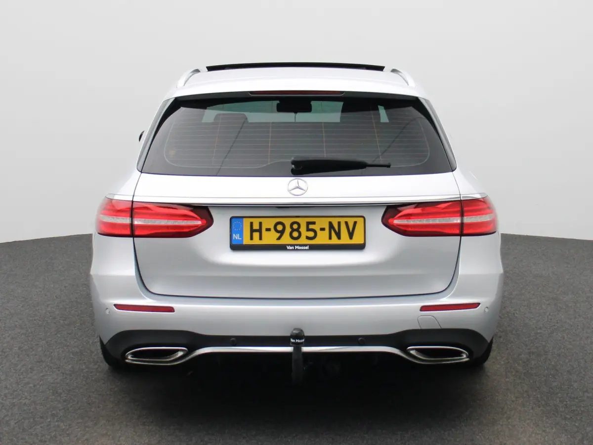 200 Business Solution Sport | Panoramadak | Apple Carplay / Android Auto | Sfeerverlichting | 360 Camera | Trekhaak | Parkeersensoren |
