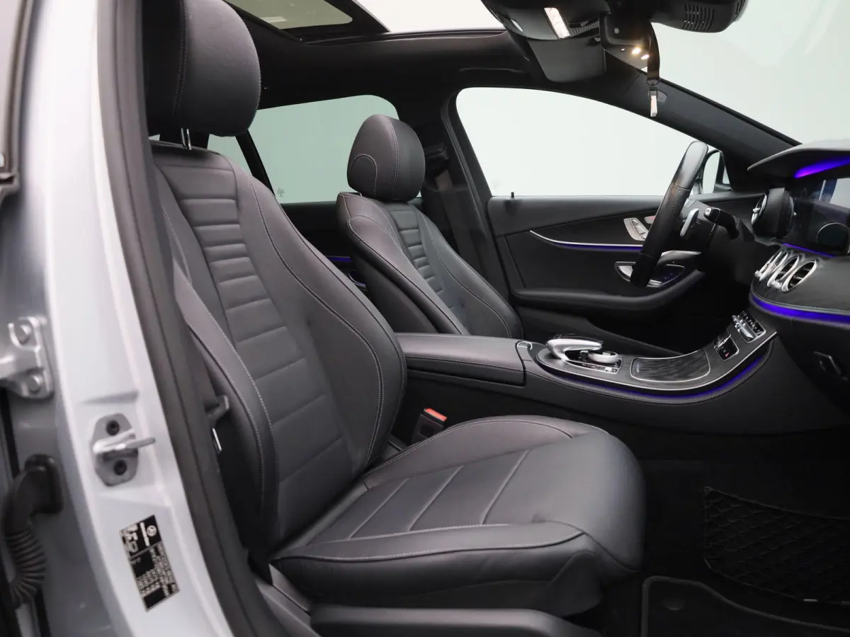200 Business Solution Sport | Panoramadak | Apple Carplay / Android Auto | Sfeerverlichting | 360 Camera | Trekhaak | Parkeersensoren |