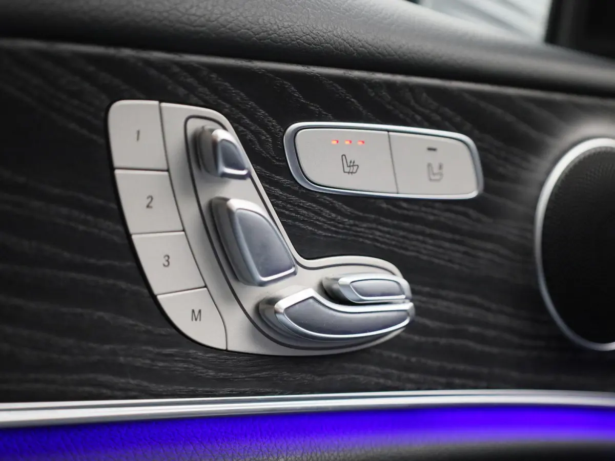 200 Business Solution Sport | Panoramadak | Apple Carplay / Android Auto | Sfeerverlichting | 360 Camera | Trekhaak | Parkeersensoren |