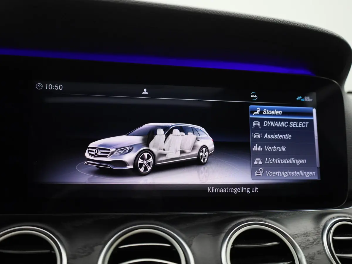 200 Business Solution Sport | Panoramadak | Apple Carplay / Android Auto | Sfeerverlichting | 360 Camera | Trekhaak | Parkeersensoren |