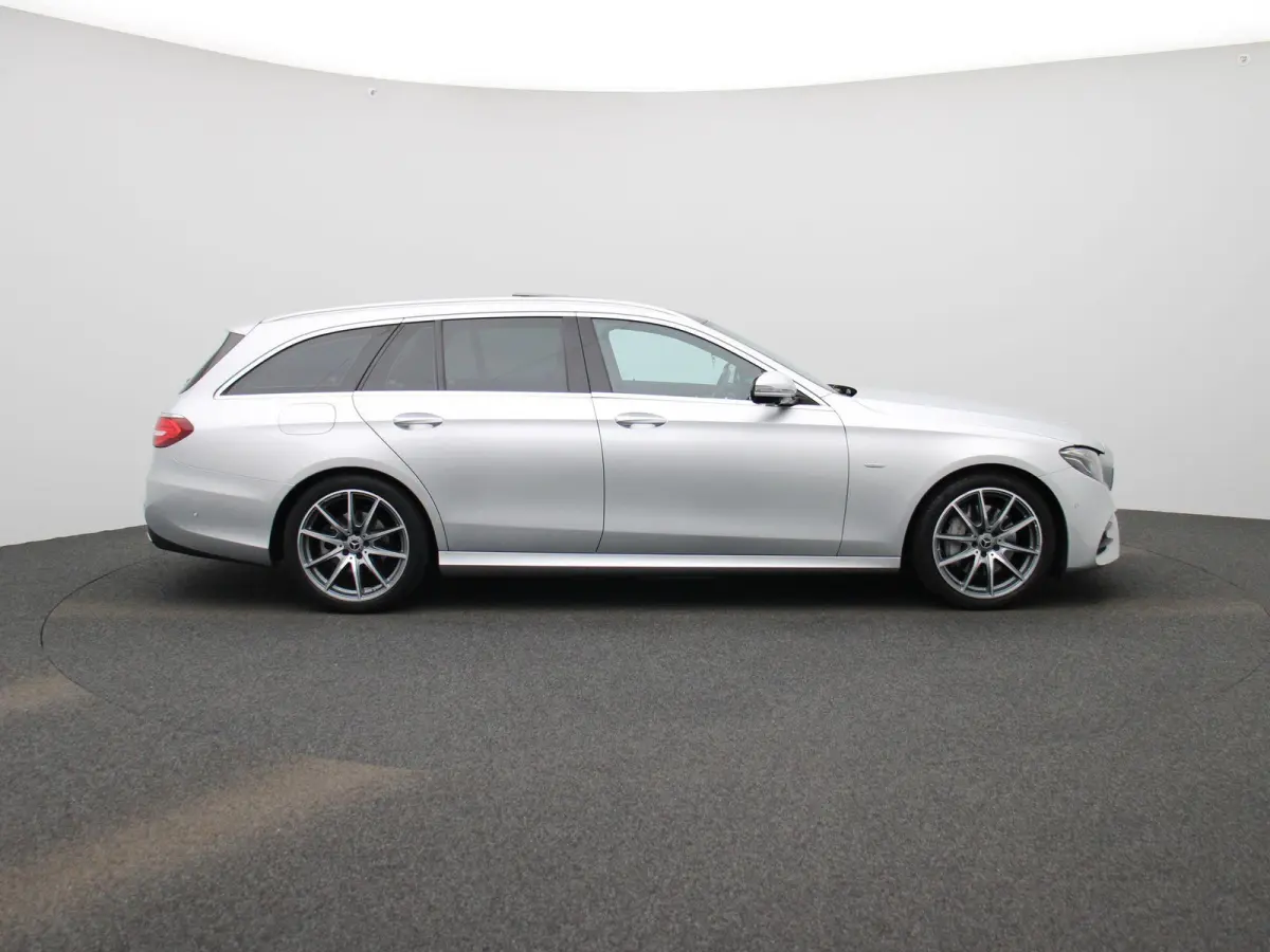 200 Business Solution Sport | Panoramadak | Apple Carplay / Android Auto | Sfeerverlichting | 360 Camera | Trekhaak | Parkeersensoren |