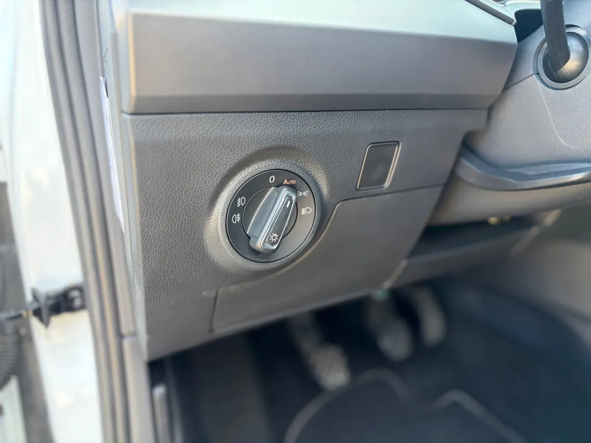 1.0 TSI FR DIGITALDASH I CARPLAY I NAP I CAMERA I CRUISE I PDC