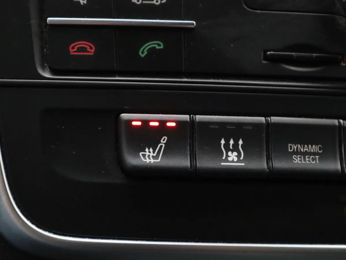 250 Prestige | AUTOMAAT | TREKHAAK | CAMERA | NAVIGATIE | MEMORY | ELEKTRISCHE STOEL & KOFFERKLEP | LED | CRUISE | CLIMA | HALF-LEDER | 12 MAANDEN BOVAG GARANTIE |