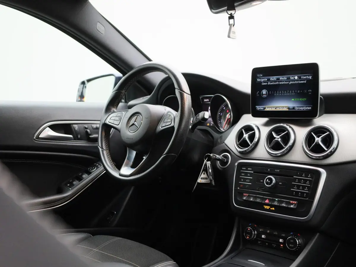 250 Prestige | AUTOMAAT | TREKHAAK | CAMERA | NAVIGATIE | MEMORY | ELEKTRISCHE STOEL & KOFFERKLEP | LED | CRUISE | CLIMA | HALF-LEDER | 12 MAANDEN BOVAG GARANTIE |