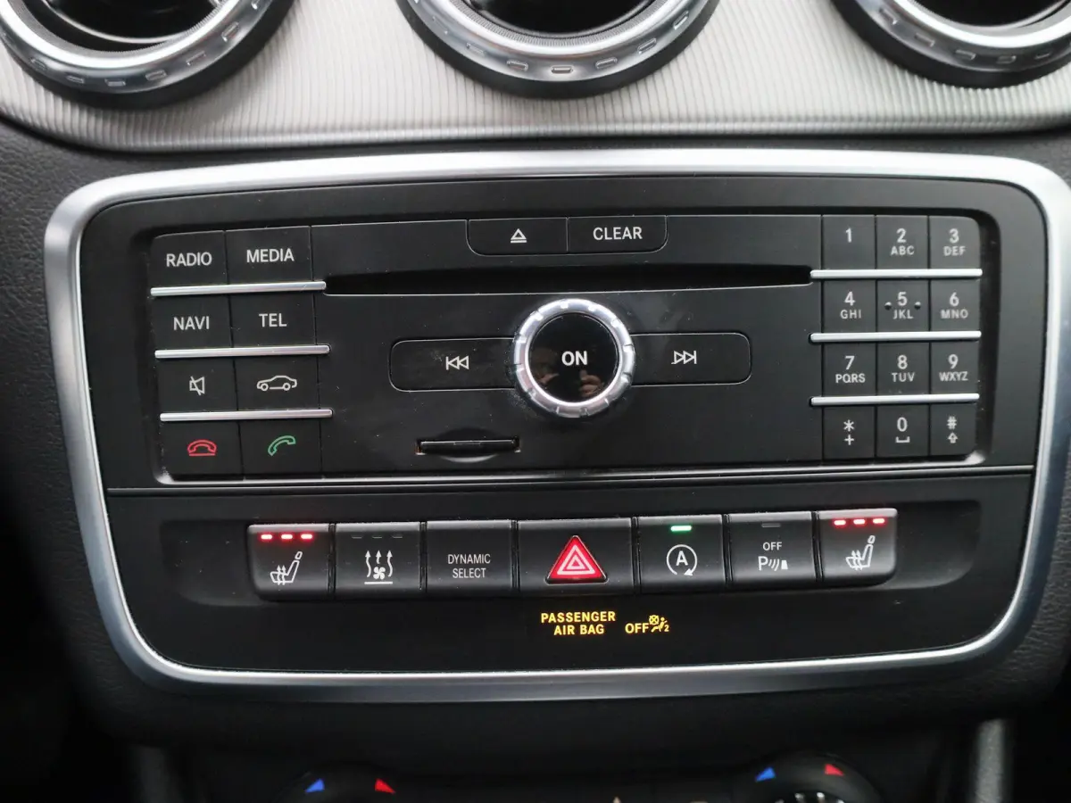 250 Prestige | AUTOMAAT | TREKHAAK | CAMERA | NAVIGATIE | MEMORY | ELEKTRISCHE STOEL & KOFFERKLEP | LED | CRUISE | CLIMA | HALF-LEDER | 12 MAANDEN BOVAG GARANTIE |