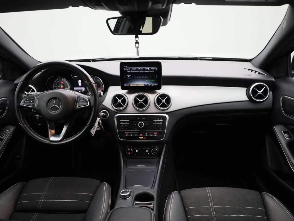 250 Prestige | AUTOMAAT | TREKHAAK | CAMERA | NAVIGATIE | MEMORY | ELEKTRISCHE STOEL & KOFFERKLEP | LED | CRUISE | CLIMA | HALF-LEDER | 12 MAANDEN BOVAG GARANTIE |