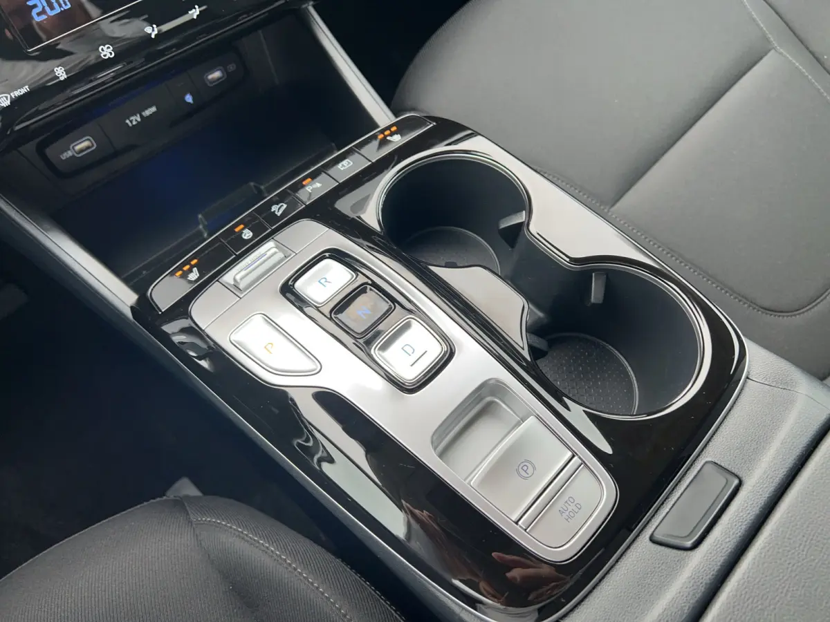 1.6 T-GDI HEV 230pk Comfort Smart | Camera | Climate controle | Elektrische achterklep | Premium Audio | Carplay | Adaptive cruise controle | Stoelverwarming | Stoelverwarming