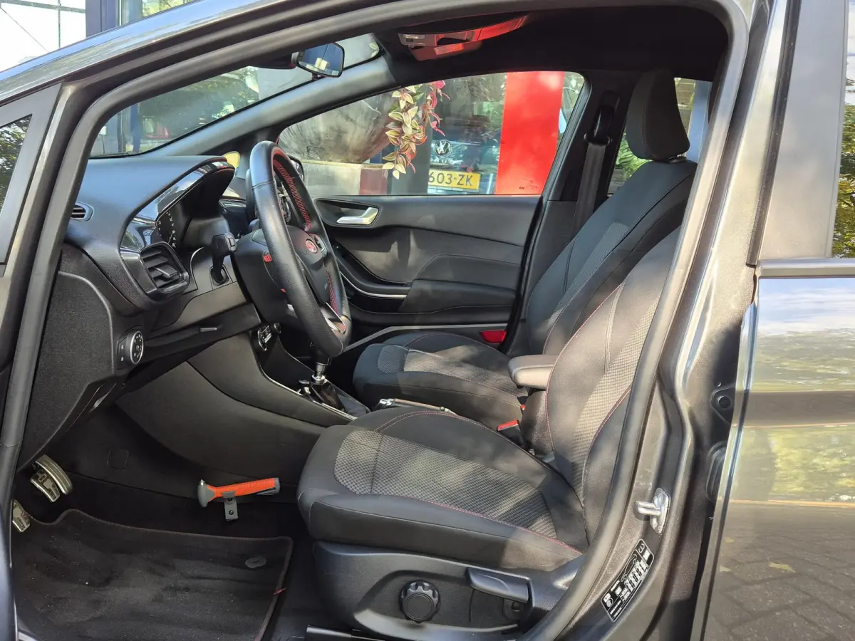 1.0 EcoBoost ST-Line | Navigatie | Climate Control | Cruise Control | Licht metalen velgen
