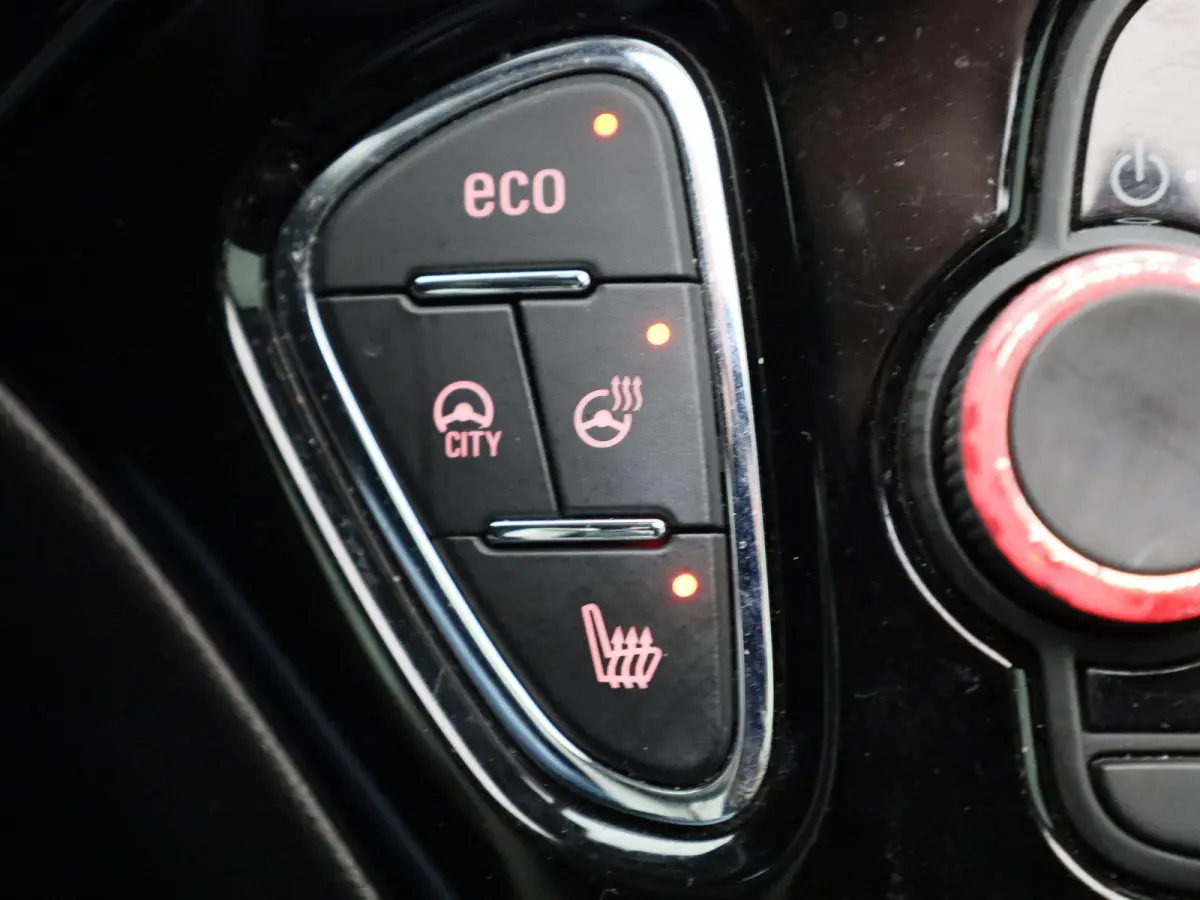 1.0 Turbo Rocks | Elektrisch Vouwdak | Stoelverwarming | Stuurverwarming | Parkeersensoren | Lederen Bekleding |