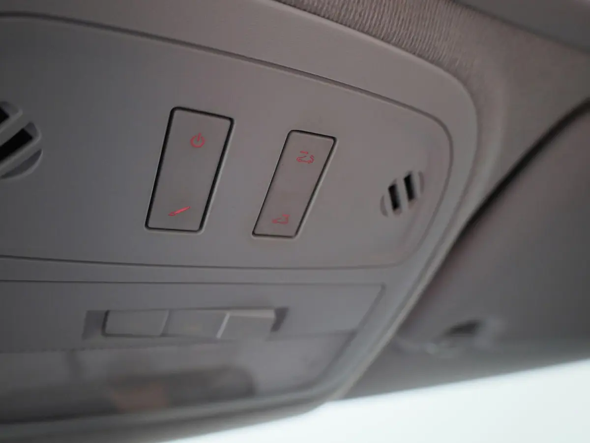 1.0 Turbo Rocks | Elektrisch Vouwdak | Stoelverwarming | Stuurverwarming | Parkeersensoren | Lederen Bekleding |
