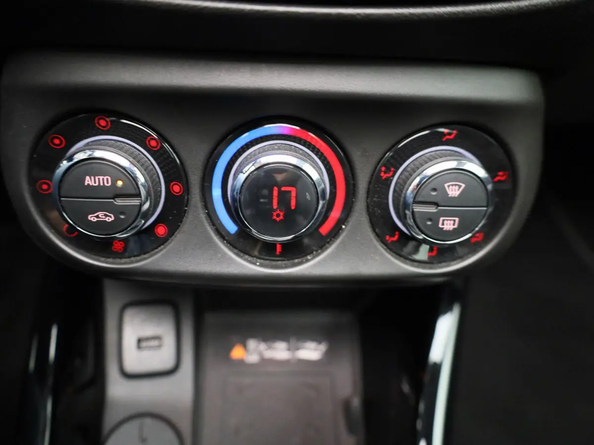 1.0 Turbo Rocks | Elektrisch Vouwdak | Stoelverwarming | Stuurverwarming | Parkeersensoren | Lederen Bekleding |
