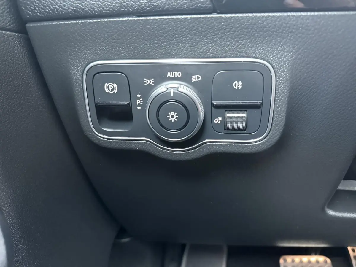 180 Business Solution AMG | Panoramadak | Navigatie | Apple CarPlay/Android Auto |