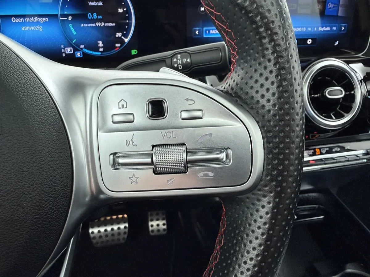 180 Business Solution AMG | Panoramadak | Navigatie | Apple CarPlay/Android Auto |