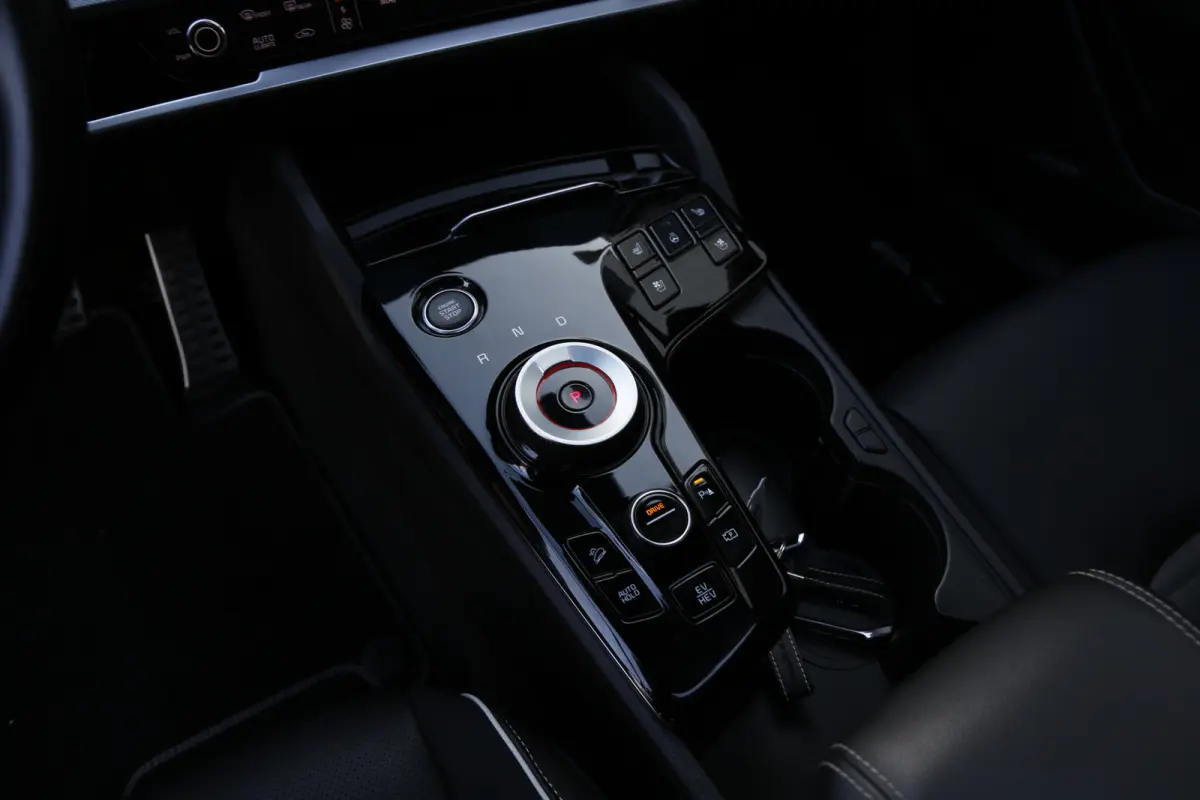 1.6 T-GDi 4WD Plug-in Hybrid AWD GT-Line Premium*Perfect Kia Onderh.*Fabrieksgarantie*Pano/Afneemb. Trekhaak/H&K/ACC met stuurhulp/Leder/Stoelverw.V+A/Stuurverw./Stoelkoeling/360Camera/Dodeh