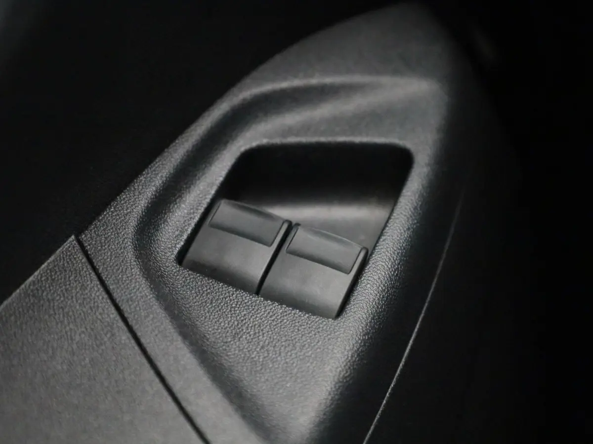 1.0 e-VTi Active | Airco | LED |